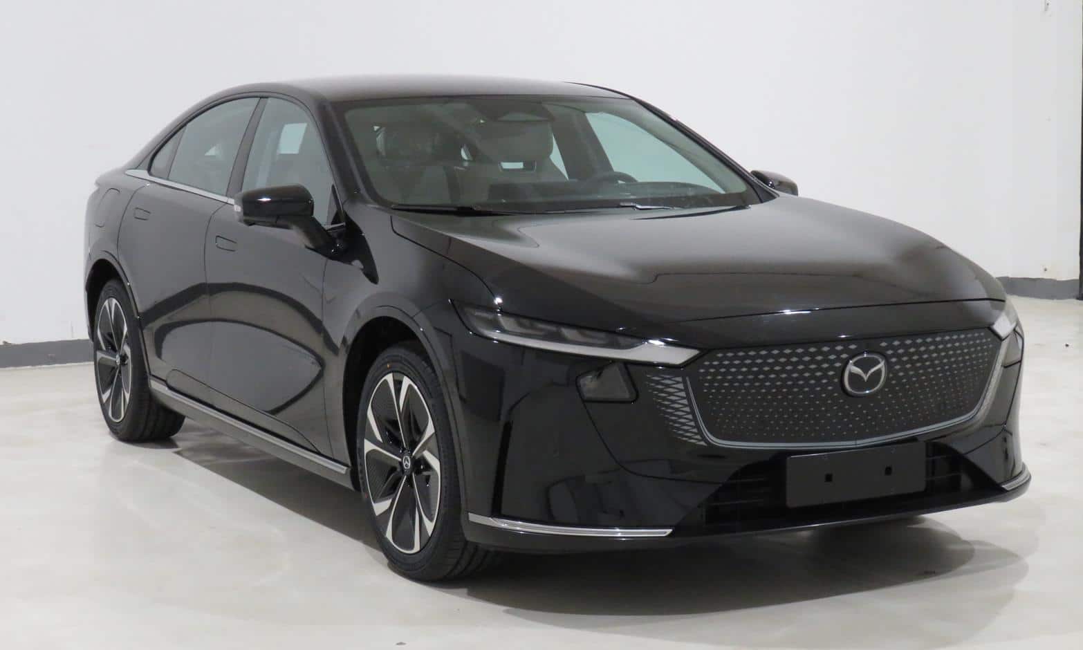 مزدا EZ-6 توسط بهمن موتور رونمایی شد؛ بررسی مشخصات فنی و قیمت